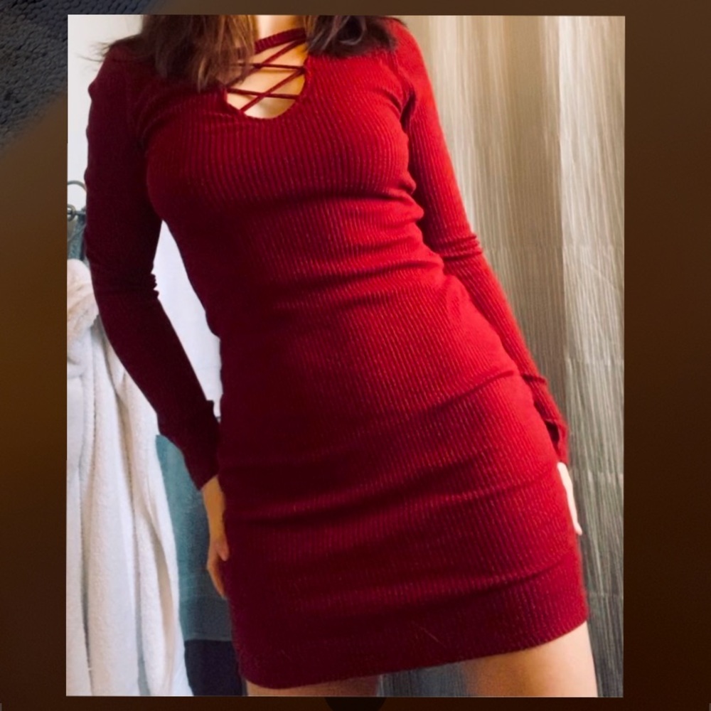 Burgundy fitted long sleeve mid thigh dress